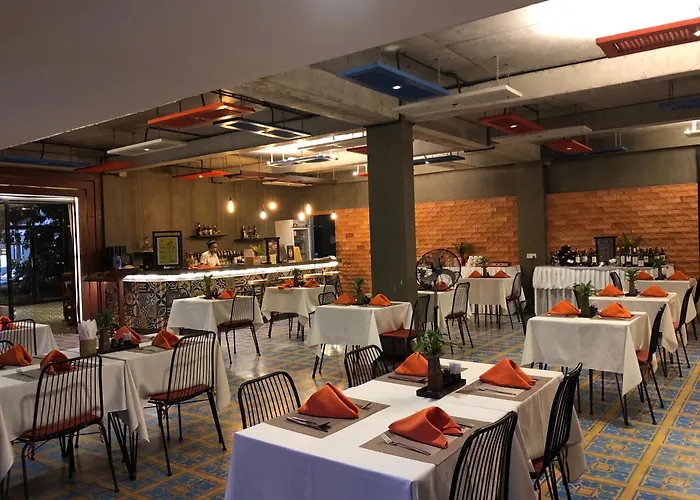 Central Corner Suite